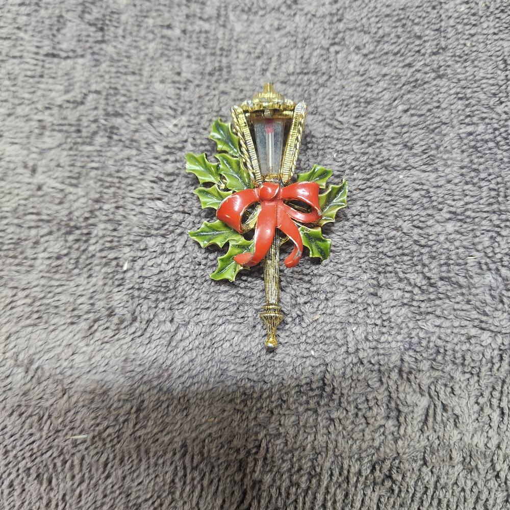 Vintage Holly Craft Christmas light post brooch pin signed b34